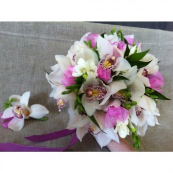 букет невесты № 24 из орхидей и фрезии